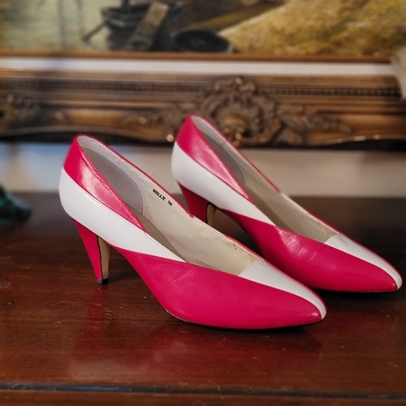 Adorable patent leather kitten heels - Picture 10 of 16